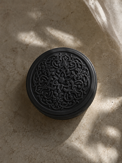 Черная круглая шкатулка SHOYI Noir Silk с резным узором