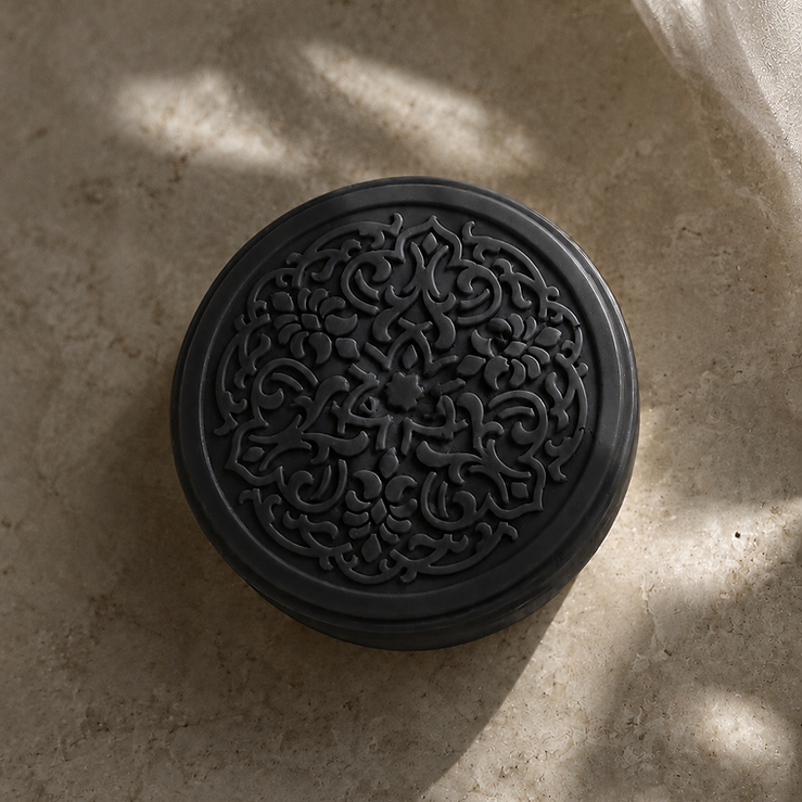SHOYI Noir Silk — Natural silk, plant oils and cosmetic clay